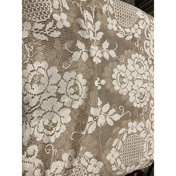 Vintage Lace Tablecloth 90" X 62" Unused Condition Reversible - Picture 3 of 4